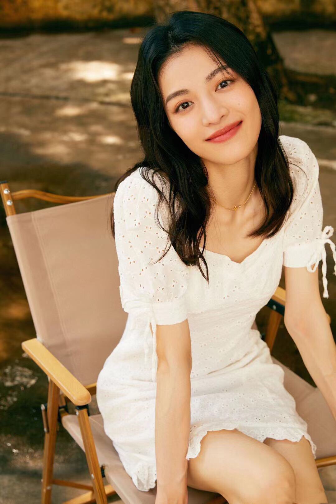 明星钟楚曦同款白色连衣裙女夏季设计感小众法式泡泡袖超仙短裙子