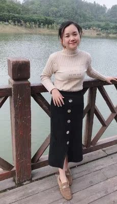 这款产品用起来很滋润，一点儿也不刺激，喜欢这个味道，淡淡的清香，温和不刺鼻。以前用过别家的都是用完以后那都是火辣辣的疼啊！只有这家反映算是比较不错的，微微的热热涨涨的感觉，但是自己也可以完全接受，而且按摩一会儿就没事儿了，效果挺不错的，主要没什么副作用，很开心