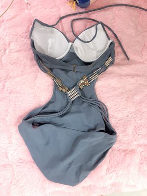 这套泳衣我真的超级爱,男朋友说很吼看,这个链条可前可后特别棒,而且我游泳洗完都没有生锈什么的,然后就是遮肚子不显肉肉,卖家态度超好的,满意 这套泳衣我真的超级爱,男朋友说很吼看,这个链条可前可后特别棒,而且我游泳洗完都没有生锈什么的,然后就是遮肚子不显肉肉,卖家态度超好的,满意