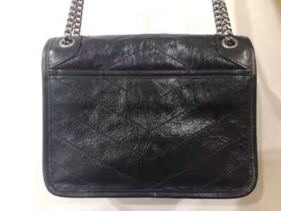 包包收到了，做工相当不错，跟店家描述一致，客服也很有耐心，主要身边的小姐妹们都说背着好看，超喜欢！