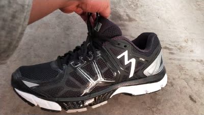 很好看穿着很舒服，200块钱很便宜。