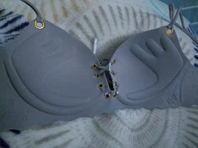 合适，但是穿一天后也会有压痕，就是那个手的位置，穿上真的有胸，但是脱了之后就真的感觉会造成形变，本来再来两件，但是真的需要考虑，应该穿这个还是穿运动装