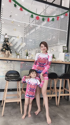 一眼就看中了这款，衣服非常棒弹性很好，很显身材，还买了长裤，防晒效果真的特别好， 和闺女俩一人一套，在这家买了好多东西，吸水巾也特别好看，已经收藏店铺，还会回购的。