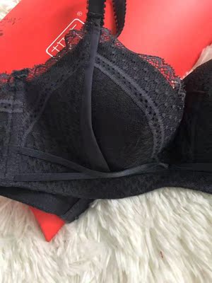 穿在身上很软很舒服的，无异味，大小也合适，颜色很正！非常喜欢这种款式，下次还会在买的，而且价格也不贵，优惠价买的，非常划算，没想到这么低的价格就可以买到了，真是物超所值，整体我都很满意