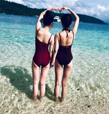 泳衣很好,超显白 泳衣很好,超显白