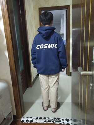 好看，喜欢的可以买哦，给弟弟好像买大了