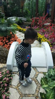 发货速度很快，物流也正常， 至于东西，个人感觉一般吧，之前买过一款，感觉超好用，会紧，所以塑形效果超好，这款太软了，所以小腹还是没被塑形起来就是了，后面几根都是软软的没什么用感觉，所以要是买来塑形还是算了，但买来冬天保暖倒是可以，😃😃😃😃