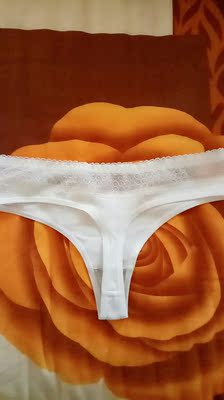 发货速度快，包装的很严实，内裤的质量不错，款式好看，是全棉的，非常满意，很喜欢，穿起来很舒服，谢谢，买对了。发货速度快，包装的很严实，内裤的质量不错，款式好看，全棉的，非常满意，很喜欢，比较性感谢谢，买对了。