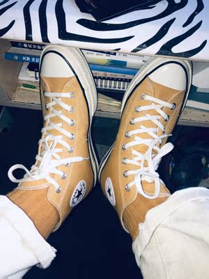 鞋子穿着合适，款式也挺好看，穿着舒服走路也不累脚。