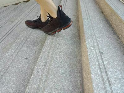 整体来说还是比较好的，打了一次篮球，抓地力也很好