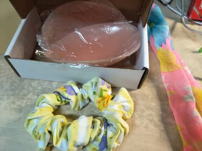 没有异味，第一次买，感觉羞羞哒，店家还送了扎头发的，颜色怪怪的