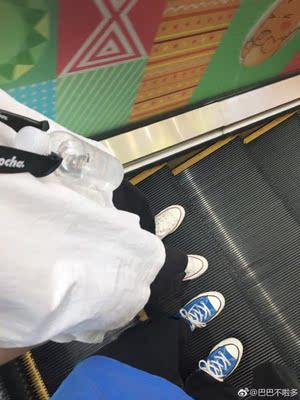 鞋质量很好，款式时尚很好搭配，尺码标准，满意！