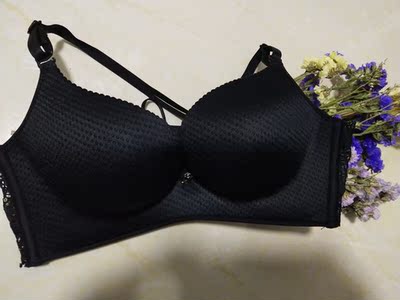 宝贝包装的挺上档次的,做工挺细致的,质量不错,蕾丝的美背设计很性感,交叉肩带设计,夏天穿露背装很漂亮!卖家发货及时,快递也很给力!挺满意的! 宝贝包装的挺上档次的,做工挺细致的,质量不错,蕾丝的美背设计很性感,交叉肩带设计,夏天穿露背装很漂亮!卖家发货及时,快递也很给力!挺满意的!