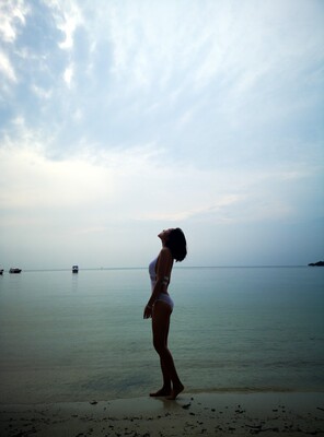 特别合身 就跟量身定做的一样 不过胸大的美眉不推荐