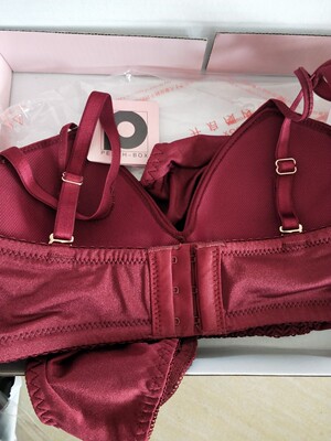 喜欢喜欢喜欢,颜色符合,厚度满意,没让我失望 喜欢喜欢喜欢,颜色符合,厚度满意,没让我失望