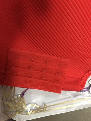 很满意，选了很多家才最后决定这家的，没有钢圈内衣穿起来很舒服，每件内衣都有给一个扣，很贴心的服务，谢谢