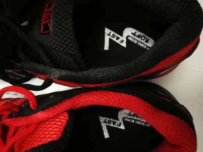 穿了一下，感觉还不错。鞋有些多，珍藏起来慢慢穿。华为相机颜色有些假，实际并没有什么红。