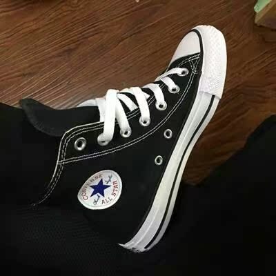 鞋子质量不错，帆布鞋结实好看，跟我在店里买的一样，很满意