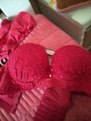 有好评返现二元,但是我也不能睁着眼说瞎话,质量不敢恭维,买的时候上面写送同款内衣,我同事给我收了,我在上淘宝看就是买内衣送同款内裤了,内裤小,不能穿,不是棉的。唉不喜欢差评的我,只能给中评了 有好评返现二元,但是我也不能睁着眼说瞎话,质量不敢恭维,买的时候上面写送同款内衣,我同事给我收了,我在上淘宝看就是买内衣送同款内裤了,内裤小,不能穿,不是棉的。唉不喜欢差评的我,只能给中评了