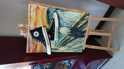 匡威70s经典款 真的很帅 之前穿过两双匡威 很帅 这次直接入了70s 比之前的普通款 舒服多了 脚踩的很软 做工也好很多 超百搭