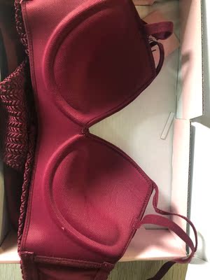 蛮好的,有聚拢效果,对小胸很友好,内裤的料子不是很喜欢,没有纯棉的,一般性吧,包装很少女,好评! 蛮好的,有聚拢效果,对小胸很友好,内裤的料子不是很喜欢,没有纯棉的,一般性吧,包装很少女,好评!