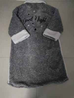 一眼就钟情的睡衣 果然没让我失望 无论是款式 质量 颜色都非常满意 就是现在这么冷的天气不敢穿 要是再厚点就更完美了 今年冬天怎么感觉特别的冷 希望春天快点的来临 就可以穿上美衣了好期待 值得拥有 一眼就钟情的睡衣 果然没让我失望 无论是款式 质量 颜色都非常满意 就是现在这么冷的天气不敢穿 要是再厚点就更完美了 今年冬天怎么感觉特别的冷 希望春天快点的来临 就可以穿上美衣了好期待 值得拥有