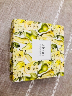 活动价抢到的 内衣质量非常棒，穿着特别舒服，还有精美盒子包装，买到就是赚到。买的多还送了底裤 很不错。