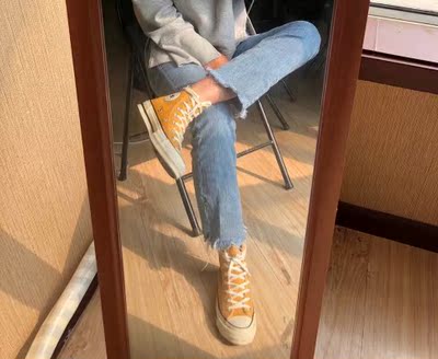 鞋子收到了 穿起来很好看 很舒适合脚