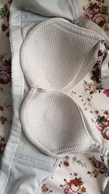 是那种薄款的，我特别不喜欢厚的，所以这个还不错，试了下大小也比较标准，希望洗了不能变形，穿着挺好的