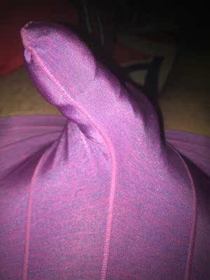 宝贝很好，穿着舒服，就是早晨起来有点不太好，前面的套套再大一点，博起就好了，不过平时穿着舒服