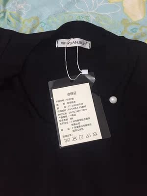 欺骗消费者，根本就是均码，衣服小得像小朋友穿的一样，给侄女穿了。结果洗了非常掉毛毛，图二是过了6次清水。中评是给衣服的款式