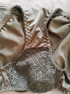 拍的黄色,后来换成的灰色,蕾丝做工特别精细,质量特别好,物美价廉,非常满意以后还会来的 拍的黄色,后来换成的灰色,蕾丝做工特别精细,质量特别好,物美价廉,非常满意以后还会来的