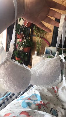 买来拍孕妇照的,有点小,将就拍照还是可以的,胸小的可以拍哈&hellip;胸大的不介意