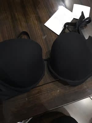 真的很好看的款式  还没上身  但是从面料到细节都很喜欢  谢谢老板赠送的册子   以后选起来更方便啦  还会回购  值得购买