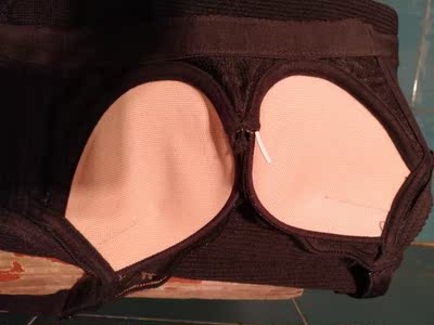 服务态度好，不过内衣质量不好，才穿一天钢圈就跑出来了。