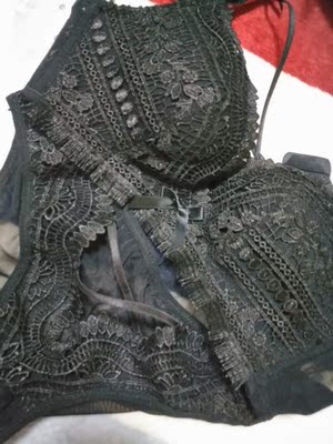 质量款式都非常满意，比我一百多买的好很多，还会回购的