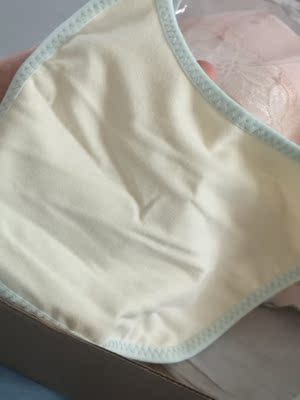 内衣很软，不敢相信这个价位料子还可以这么软和。收到货，看到罩杯这么大，吓了一跳，一试穿，还是挺合适的，客服推荐的码数，不错，比怀孕时候的内衣还大了2个号。竟然很合适，