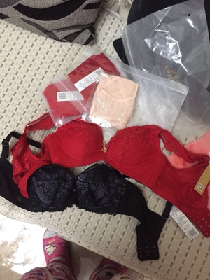 妈妈本命年 真的很喜欢，完全超出期望值，发货速度非常快，包装非常仔细、严实，物流公司服务态度很好，运送速度很快，很满意的一次购物