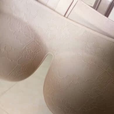 第一次购买这个品牌的内衣，收到果然没有失望，面料柔软，上身很舒服,颜色和图片也没有色差，做工很满意，基本没有线头，比想象中的要好，非常值得推荐。很满意的一次购物，最重要的是便宜，性价比很高，物有所值 ，会一-如既往的支持