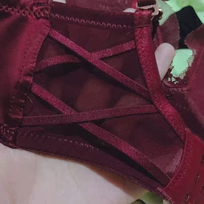 今年本命年特地来买几套红色的内衣 这个组合可以说很完美了哈哈哈 一件大红一件粉红 都很好看 内衣很聚拢 我一个小胸妹子也有沟了哈哈哈 这家店买过好几次了 样式都很好看 质量也还不错 包揽我所有的内衣裤 表白💗 今年本命年特地来买几套红色的内衣 这个组合可以说很完美了哈哈哈 一件大红一件粉红 都很好看 内衣很聚拢 我一个小胸妹子也有沟了哈哈哈 这家店买过好几次了 样式都很好看 质量也还不错 包揽我所有的内衣裤 表白💗