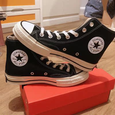 到喽，正好今天到，下个礼拜出差，舒服了。鞋比我想象中的好看，帆布的，质量很不错，秋冬款穿不会冷，穿上以后是真的帅啊，穿着大小刚刚好。可以可以验证是了正品的