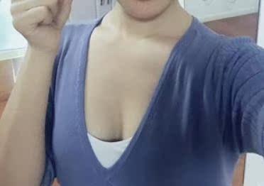 现在胸看到沟了,胸部也很润滑了,摸着也很有手感,效果真的不错,会坚持用。 现在胸看到沟了,胸部也很润滑了,摸着也很有手感,效果真的不错,会坚持用。