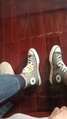 超级好看，一直喜欢匡威的鞋，上脚超舒服，搭配牛仔裤超赞👍