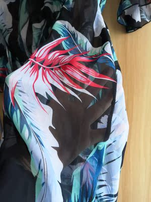 质量不错，很满意，就是外套裙子透了点，厚点就更完美的