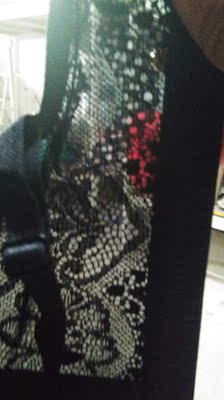 宝贝收到了，收到就试了一下感受，首先我要说一下这个内衣是上薄下厚的，冬季穿的话比较好，但是也有的习惯夏季穿的，穿上很舒服，弹力很好，聚拢效果超级棒，胸小外扩都可以穿，而且我是属于肩窄的那种以前买的都是宽肩带内衣就老是往下滑，但是这款肩带可以不滑很稳固，总的来说超级可以，就是物流有点慢，但是没关系，还是很满意，也要谢谢直播的主播小雅很有赖心给我推荐这款，