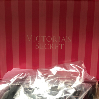 有背扣的小了一码也可以穿，就是夏天要胸贴才行