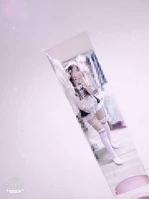 哈哈，给男朋友的圣诞礼物，他很喜欢～除了有点味道，洗洗还好～没穿丝袜  太冷配了双自己买的袜子～