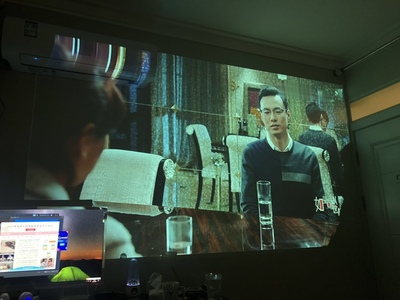 目前看来十分想知道明基E500手机投影仪怎么样，好不好用？