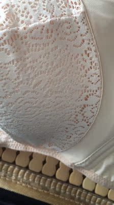 本人胖,平时穿那些大妈妈胸罩真是够了,这个款很好看也好穿,胖人很合适,穿了几天了聚拢不跑 本人胖,平时穿那些大妈妈胸罩真是够了,这个款很好看也好穿,胖人很合适,穿了几天了聚拢不跑