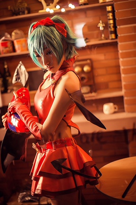 衣服很还原，翅膀非常挺，不过对于我这个三百斤胖子其实有点极限，刚好露到肚脐再小一点就不行了，尾巴超级可爱，总之非常好